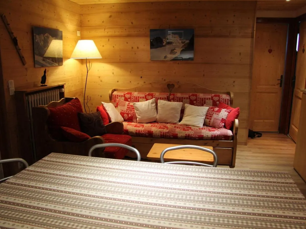 Appartement 2 Chambres Pres Des Pistes Avec Terrasse Et Garage A La Clusaz - Fr-1-459-51 0*,